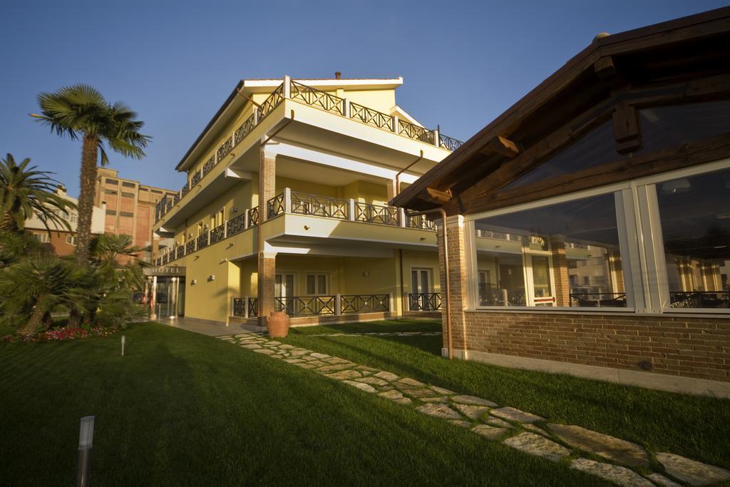 Hotel Villa Tirreno Tarquinia Exterior foto